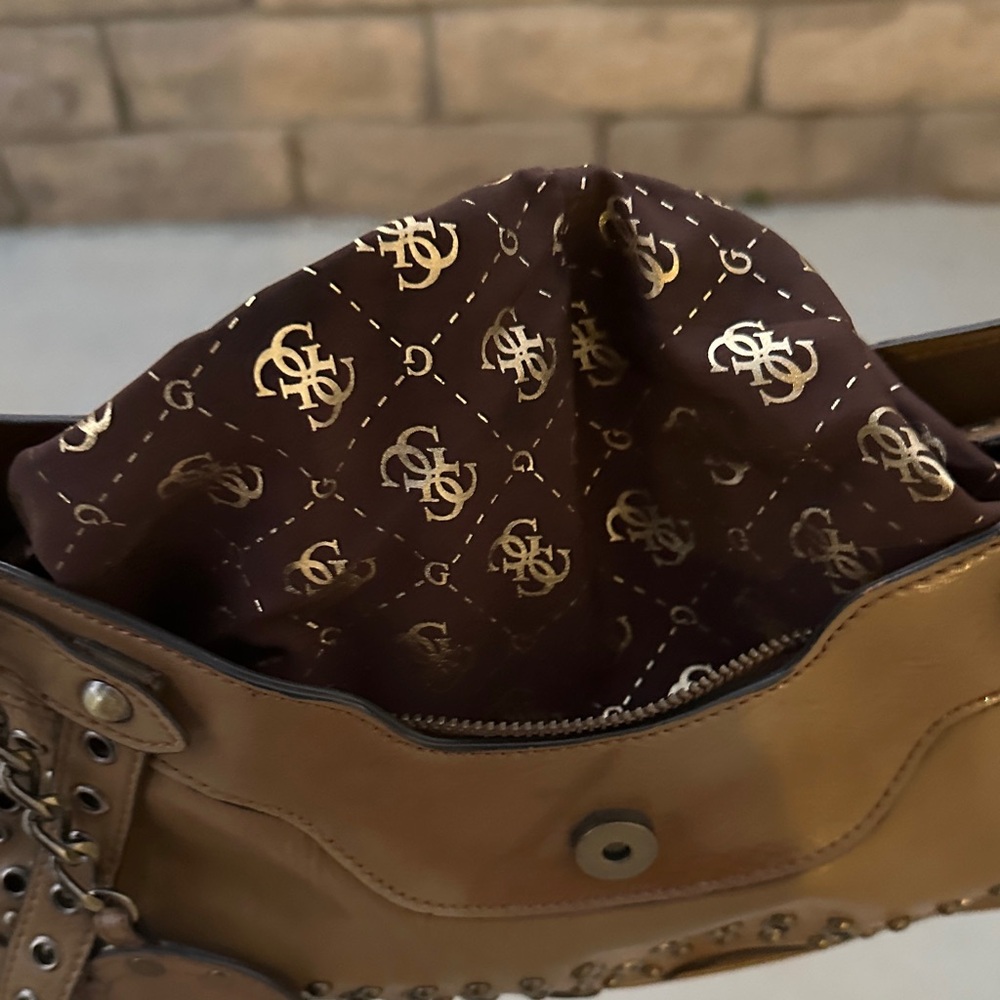 Vintage Guess Studded Brown Leather Shoulder Bag preowned - Picture 15 of 16